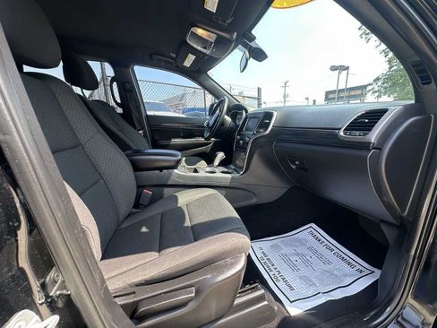 Used 2019 Jeep Grand Cherokee Laredo RWD image 26