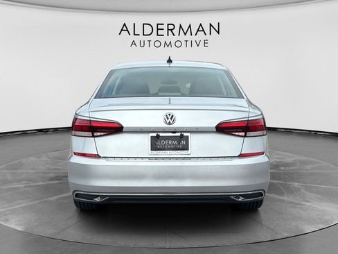 Used 2021 Volkswagen Passat 2.0T SE FWD image 4