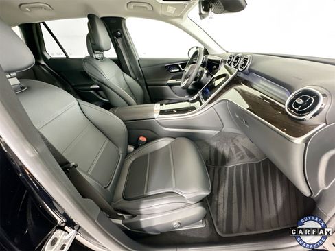 Used 2025 Mercedes-Benz GLC 350e 4MATIC image 30