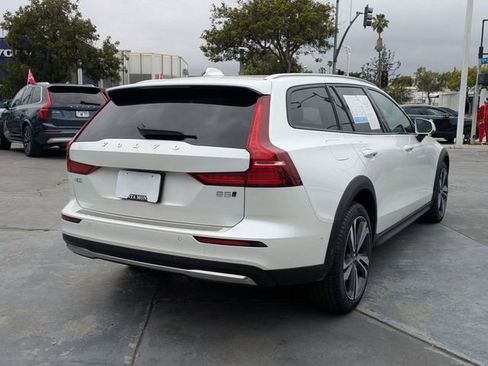 Certified 2023 Volvo V60 B5 Cross Country Plus w/ Climate Package AWD/4WD image 3