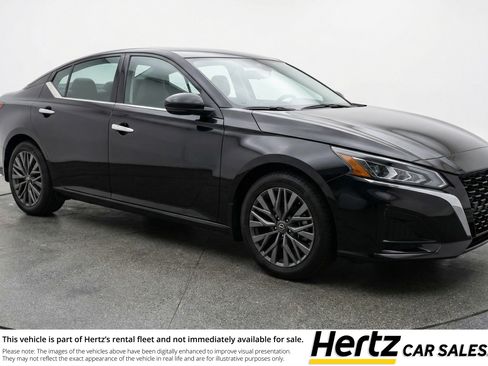 Used 2025 Nissan Altima 2.5 SV image 1