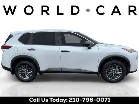 Certified 2025 Nissan Rogue S FWD image 2