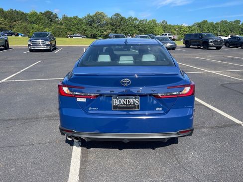 Used 2025 Toyota Camry SE w/ Convenience Package FWD image 15