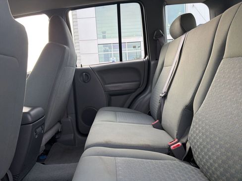 Used 2007 Jeep Liberty Sport image 9