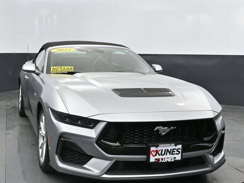 Used 2025 Ford Mustang GT Premium RWD image 5