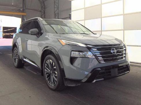 Used 2024 Nissan Rogue Platinum image 4