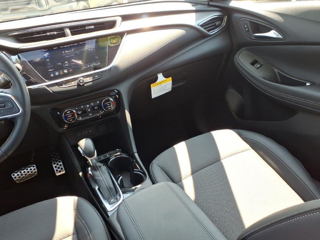 Used 2023 Buick Encore GX Select w/ Sport Touring Package FWD image 17