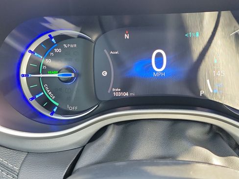 Used 2024 Chrysler Pacifica Limited FWD image 20