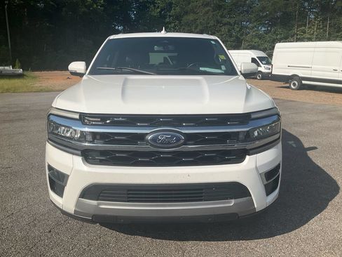 Used 2022 Ford Expedition Max Limited RWD image 2