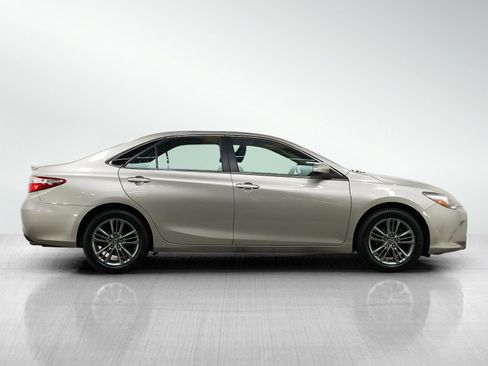 Used 2016 Toyota Camry SE FWD image 6