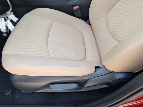 Used 2025 Toyota RAV4 LE AWD/4WD image 17
