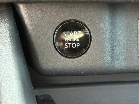 Used 2024 Nissan Rogue SV AWD/4WD image 12