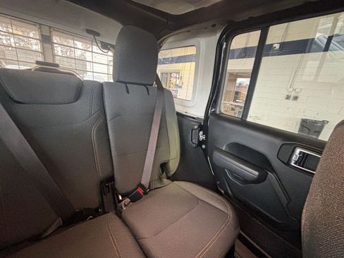 Used 2025 Jeep Wrangler Sport S image 38