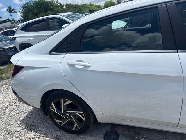 Certified 2024 Hyundai Elantra SEL w/ Convenience Package FWD image 5