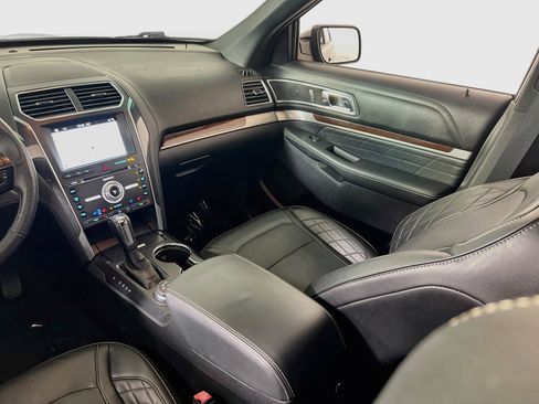Used 2017 Ford Explorer Platinum AWD/4WD image 24