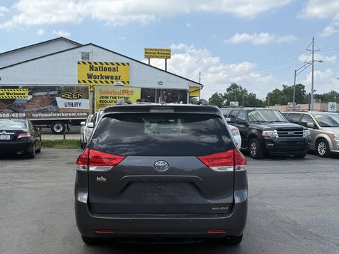 Used 2011 Toyota Sienna XLE w/ Premium Pkg AWD/4WD image 4