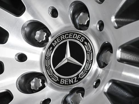 Used 2025 Mercedes-Benz GLS 450 4MATIC image 95