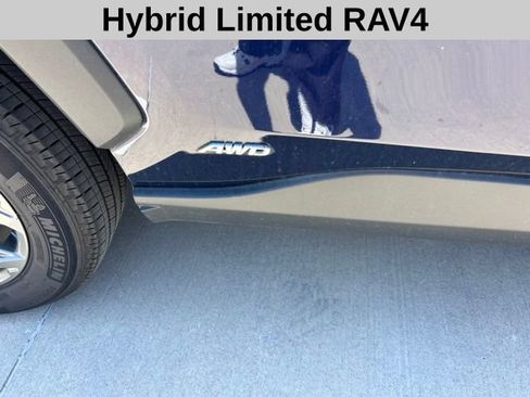 Used 2022 Toyota RAV4 Limited AWD/4WD image 3