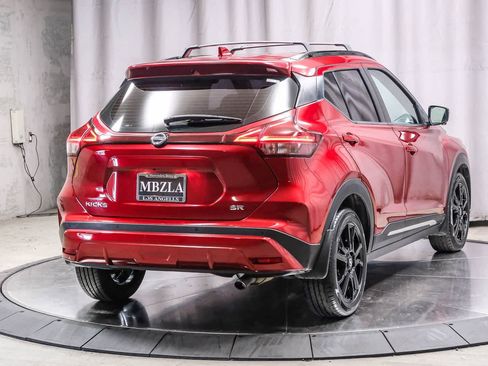 Used 2021 Nissan Kicks SR w/ SR Premium Package FWD image 4