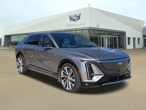 Certified 2025 Cadillac Lyriq Luxury image 3