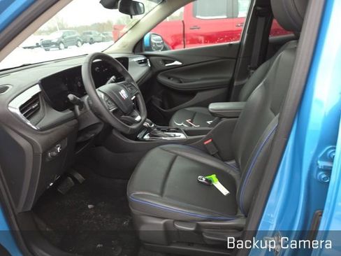 Used 2025 Buick Encore GX Sport Touring image 9