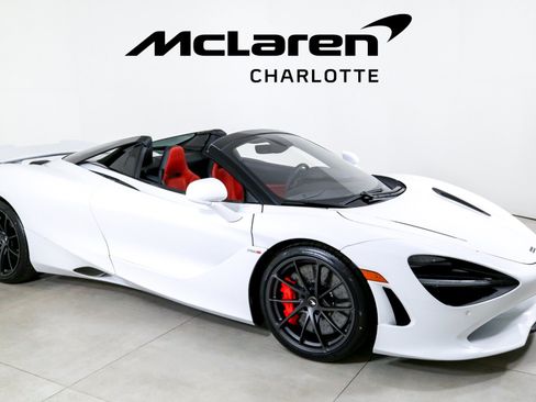 Used 2026 McLaren 750S Spider RWD image 2