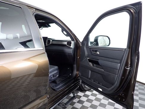Used 2025 Toyota Tundra Limited AWD/4WD image 45