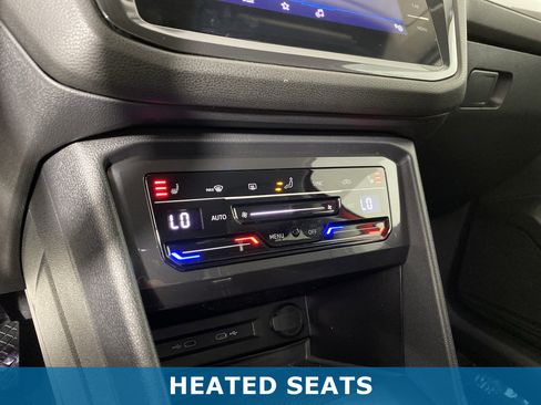 Used 2022 Volkswagen Tiguan SE image 5