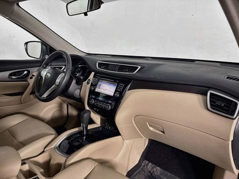 Used 2016 Nissan Rogue SV w/ SV Premium Package FWD image 32