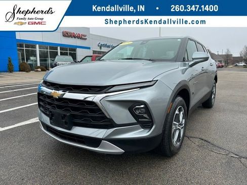 Used 2025 Chevrolet Blazer LT image 2