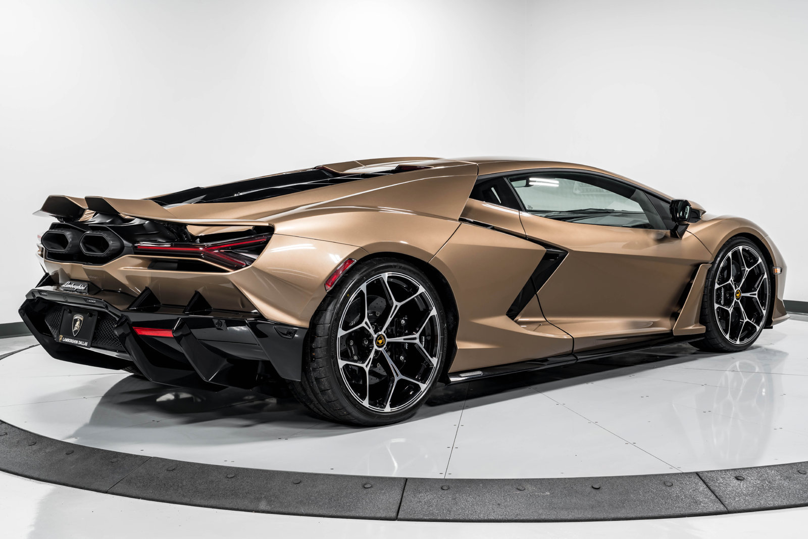 Used 2024 Lamborghini Revuelto AWD/4WD image 4