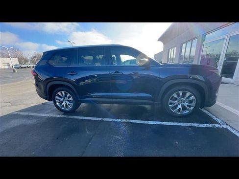 Used 2024 Toyota Grand Highlander XLE image 9