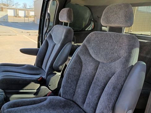Used 2000 Dodge Caravan SE image 10