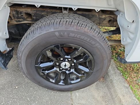 Used 2023 Chevrolet Silverado 1500 RST w/ Z71 Off-Road Package image 7