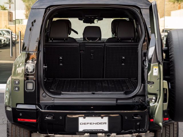 New 2026 Land Rover Defender 110 X-Dynamic SE AWD/4WD image 29