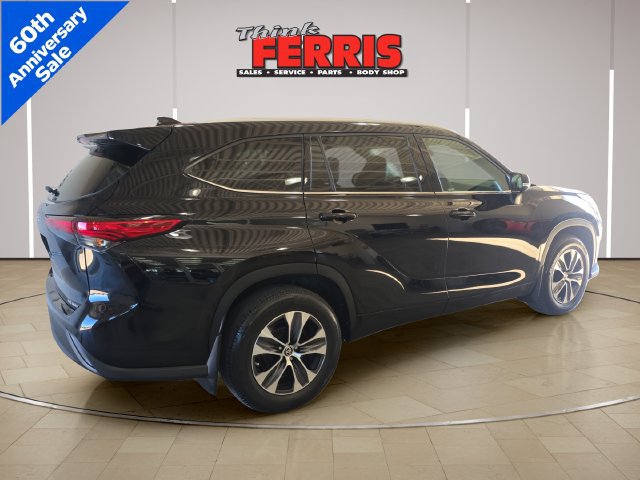 Used 2022 Toyota Highlander XLE AWD/4WD image 5