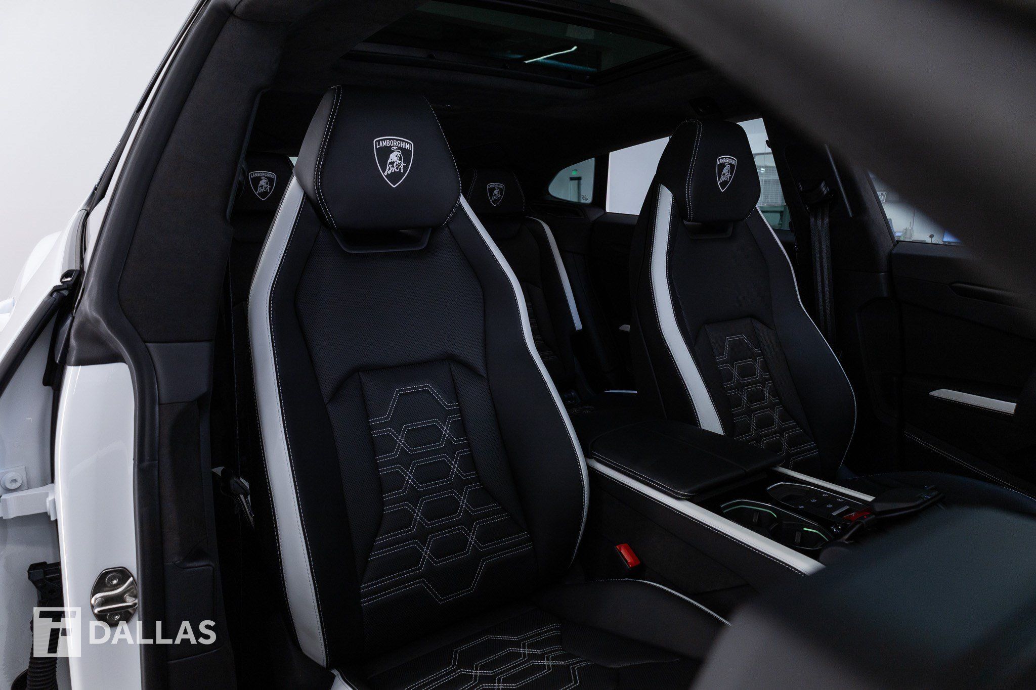 Used 2026 Lamborghini Urus SE AWD/4WD image 44