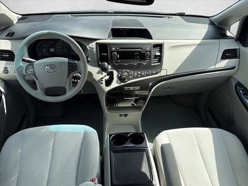 Used 2013 Toyota Sienna LE w/ Towing Pkg FWD image 24