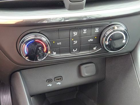 New 2026 Buick Encore GX Preferred w/ Comfort Package FWD image 30