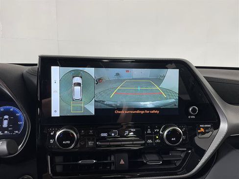 New 2026 Toyota Highlander Platinum AWD/4WD image 19