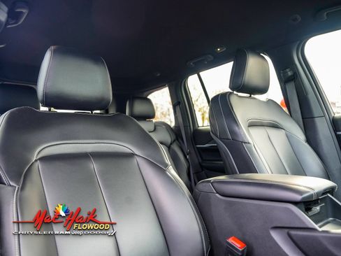 Used 2024 Jeep Grand Cherokee Limited w/ Black Appearance Package image 16