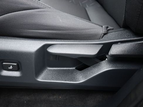 Used 2025 Toyota Tacoma SR image 12