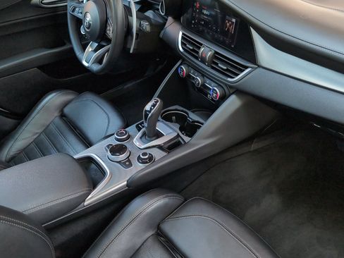 Used 2023 Alfa Romeo Giulia Veloce image 15