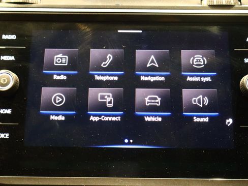 Used 2023 Volkswagen Tiguan SE image 35