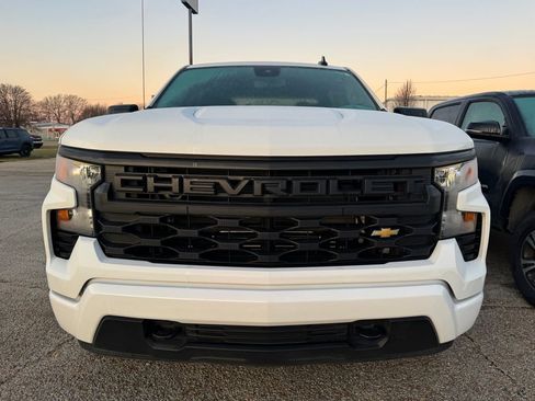 Used 2024 Chevrolet Silverado 1500 Custom image 2