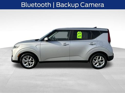 Used 2020 Kia Soul S image 2
