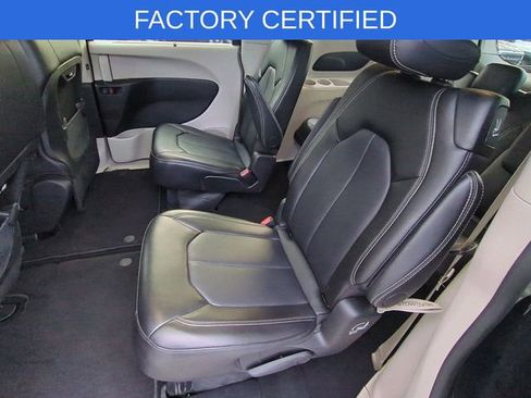 Certified 2024 Chrysler Pacifica Touring-L image 29