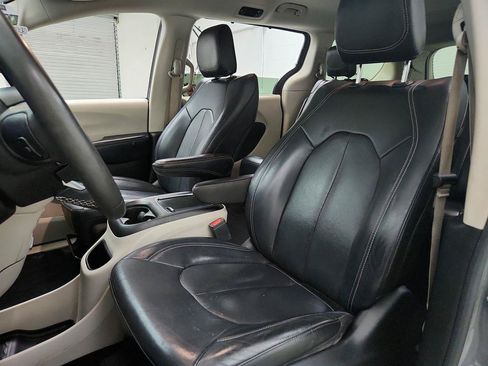 Used 2022 Chrysler Pacifica Touring-L FWD image 14