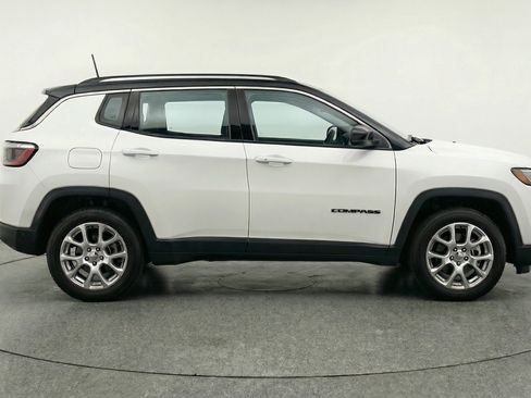 Used 2025 Jeep Compass Limited AWD/4WD image 8