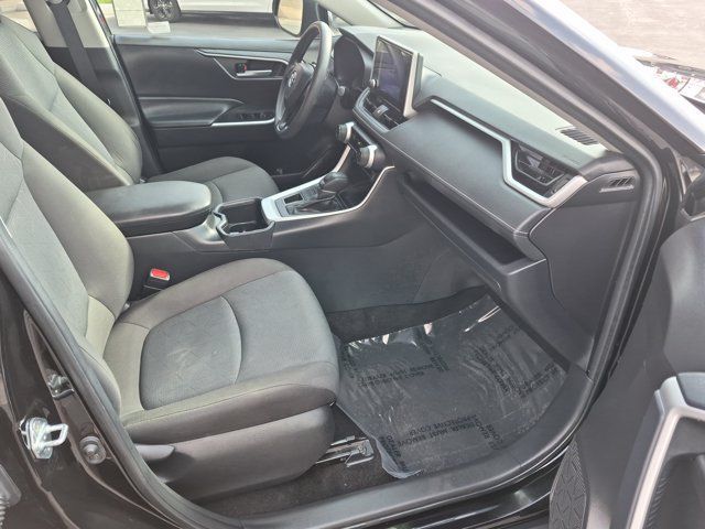 Used 2025 Toyota RAV4 XLE AWD/4WD image 5